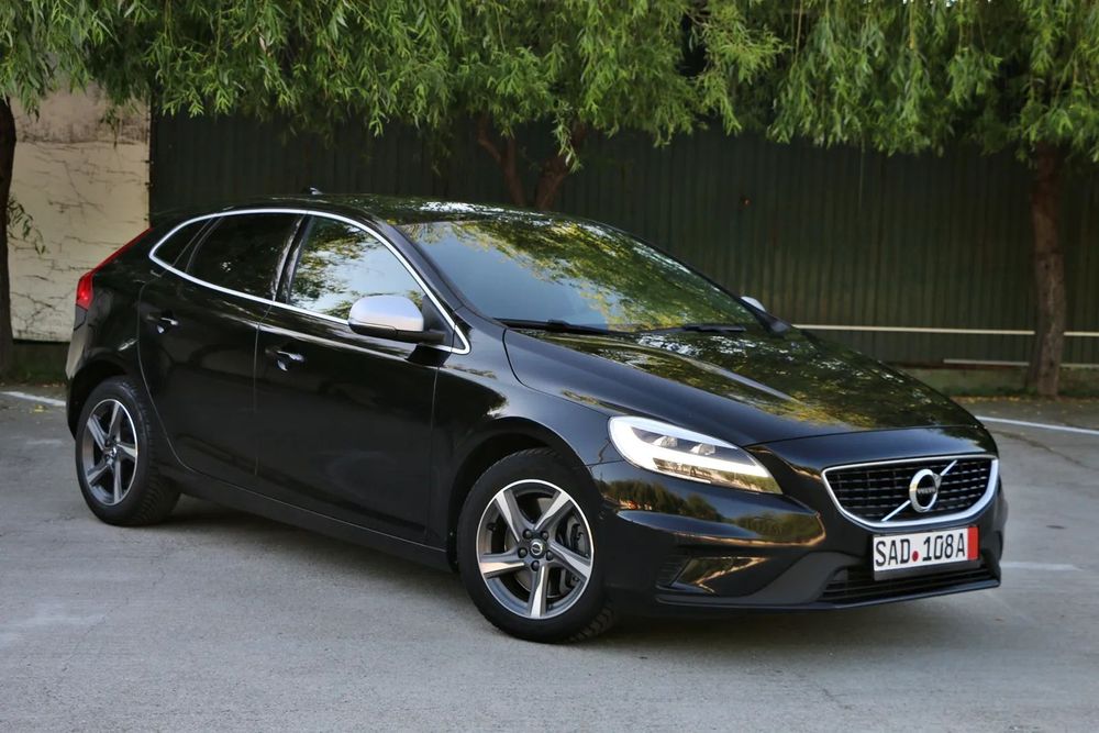 Volvo V40 Volvo V40 R-Design 2.0 Diesel Automat 150 CP PANO 2018 EXTRAFULLL!!!