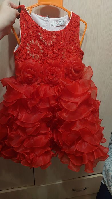 Продам платья на девочку