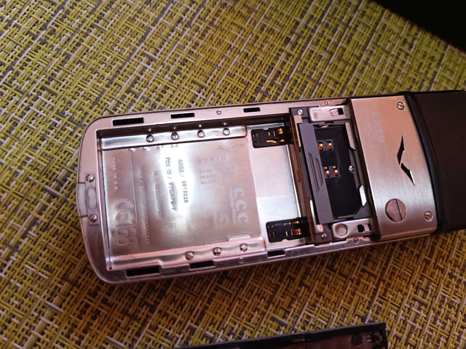 Истински мобилен телефон Vertu Signature M