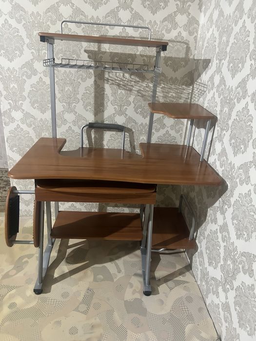 Продам компьютерный стол