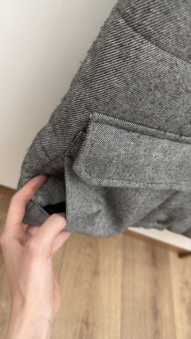 Безрукавки серая и черная