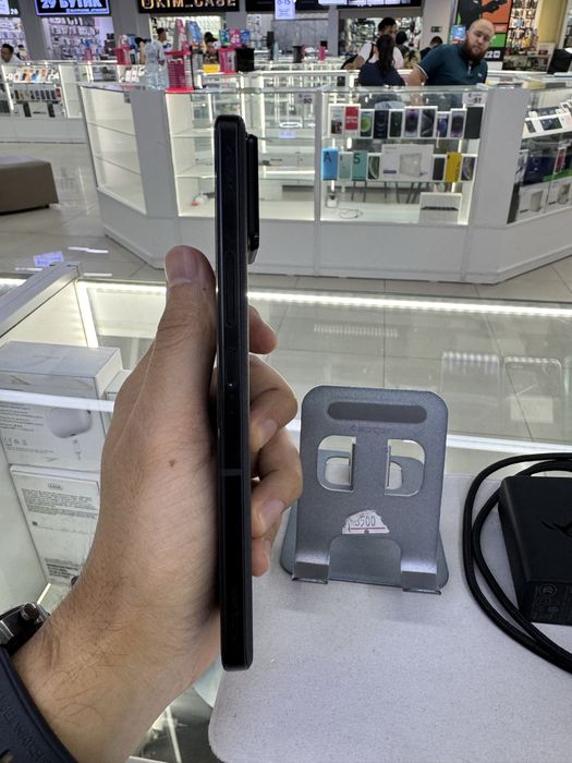 Продам Asus Rog Phone 9 Pro 16/512gb