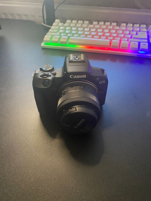 Продавам Canon R100+