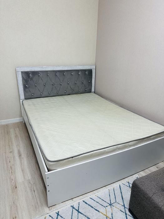 Продам кровать с матрасом