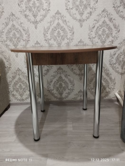 Продам кухонный стол