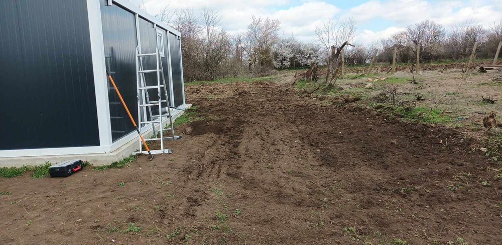 Продавам парцел в село Ведрина с сглобяема къща