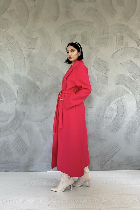 Дамско дълго палто с колан в цвят циклама – елегантен модел