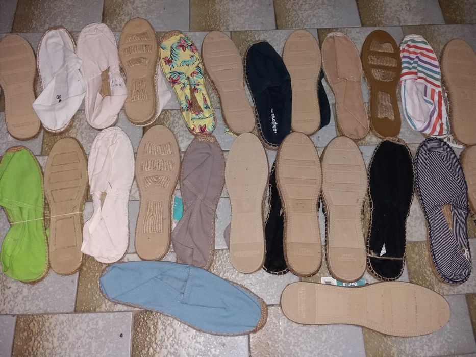 Papuci slapi plaja cu talpa reliefata si curelusa, pentru femei, barbati. Pret 20 lei. Espadrile albe bej maro negre nr. 33 36 37 38 39 40 41 42 43 45