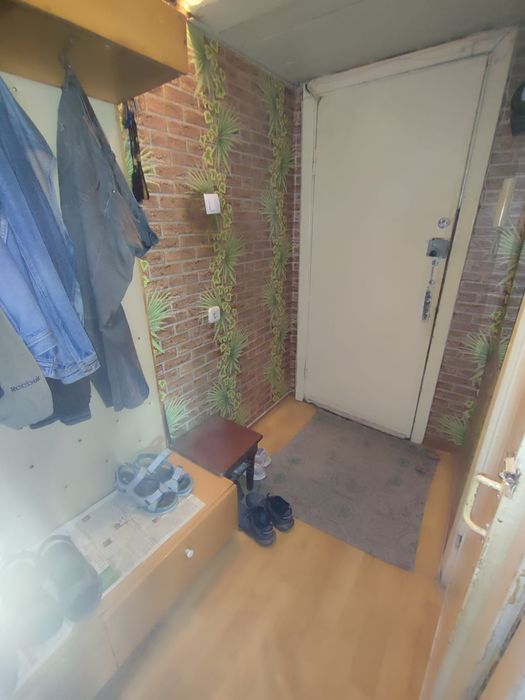 Продам  2 х комн. Квар. 2-27, 4 этаж