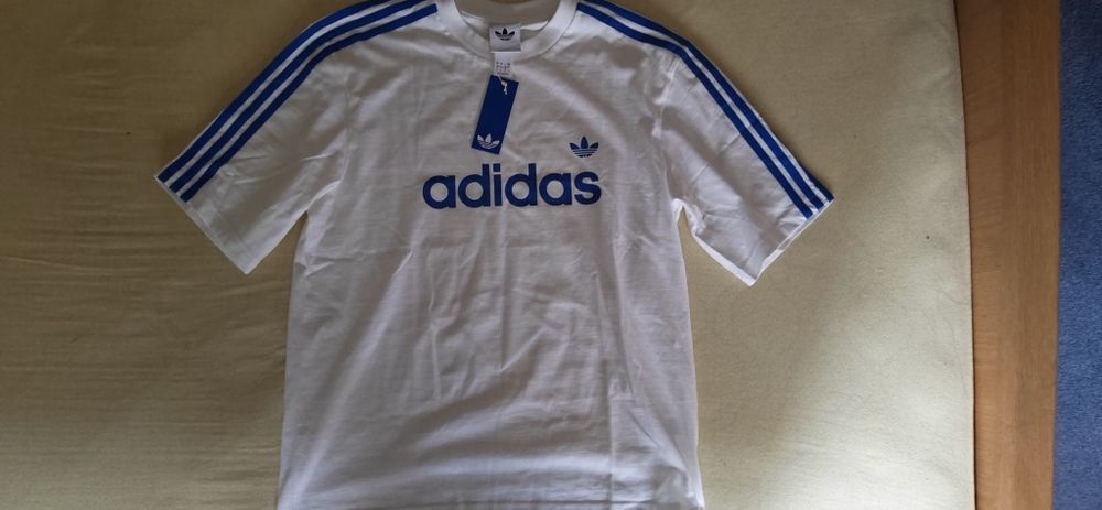 Памучна тениска Adidas, модел Snake, размери S, M и L, нови и с етикети!
