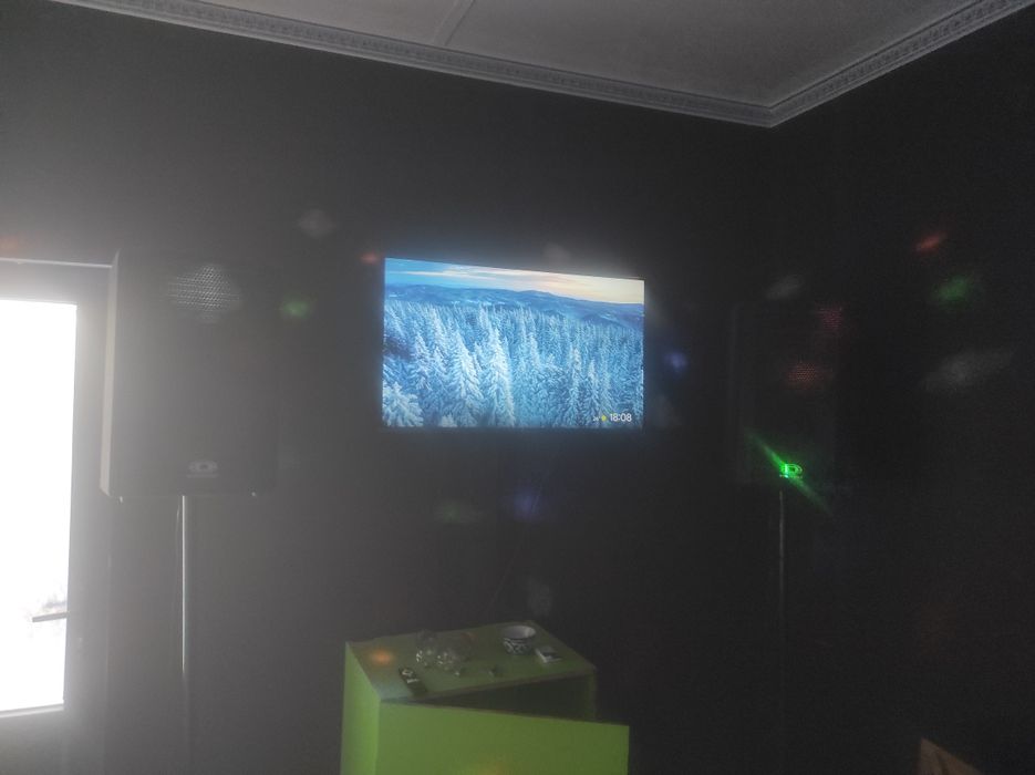 Karaoke tilvizir devan kondisanermikrafon