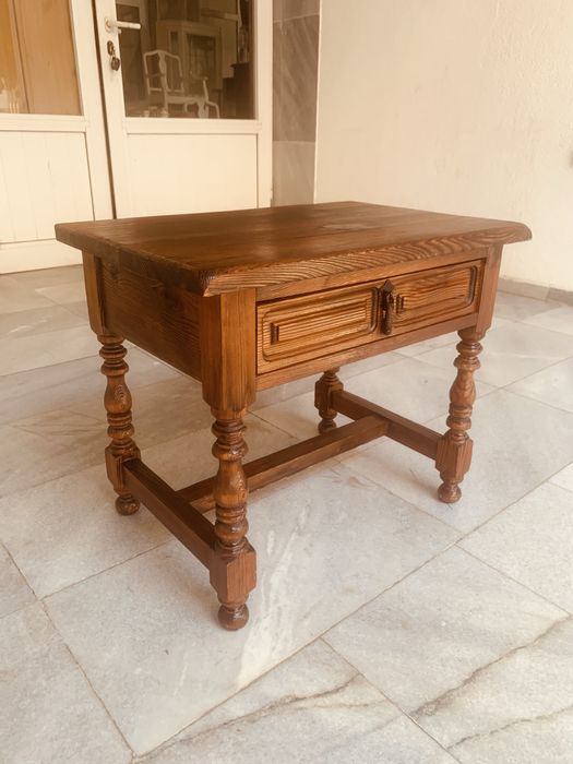 Датска масичка от дърво с малко чекмдже