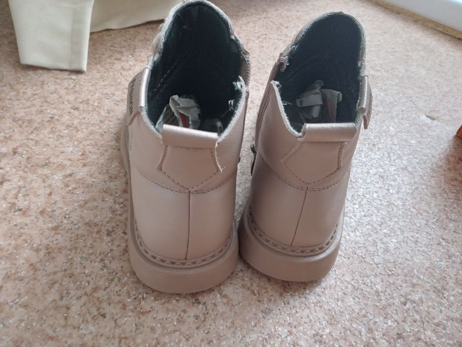 Продам ботиночки осение для девочки 33 размер.