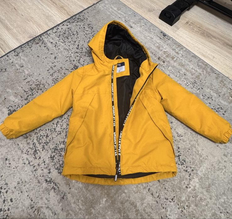 Весенняя куртка 104р.