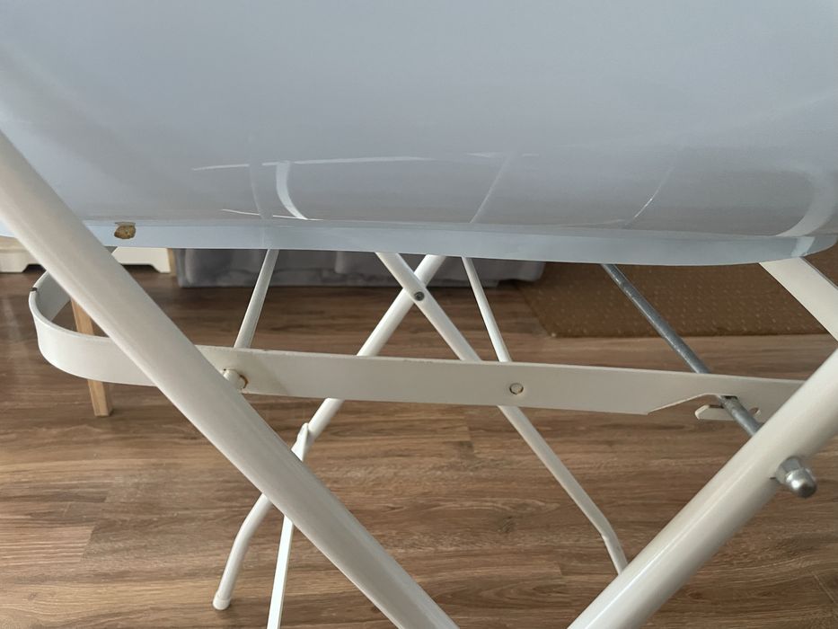 Стойка с корито за бебе