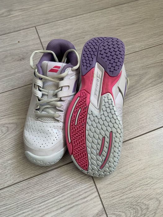 Спец кросовки для большого тенниса