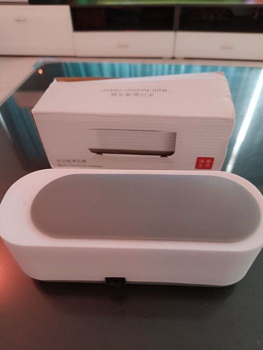 Уред с вибрация за почистване на бижута, сребърни прибори и други.