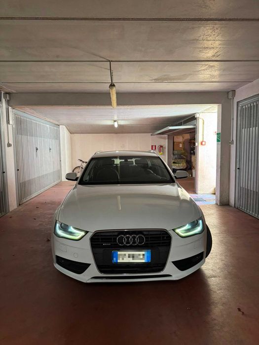Vând Audi A4 quattro 2012