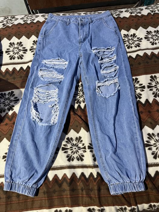 Продавам чисто нови дънки