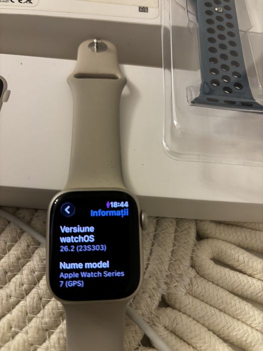 Vand Apple Watch S7 GPS 41 Starlight Aluminiu
