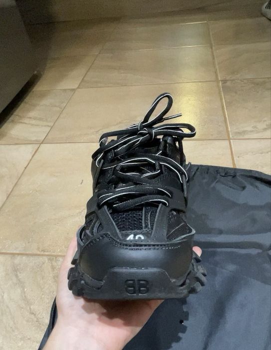 Balenciaga track