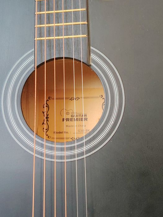 Гитара, холати янги, санокли марта чалганман. Кушимчалари бор