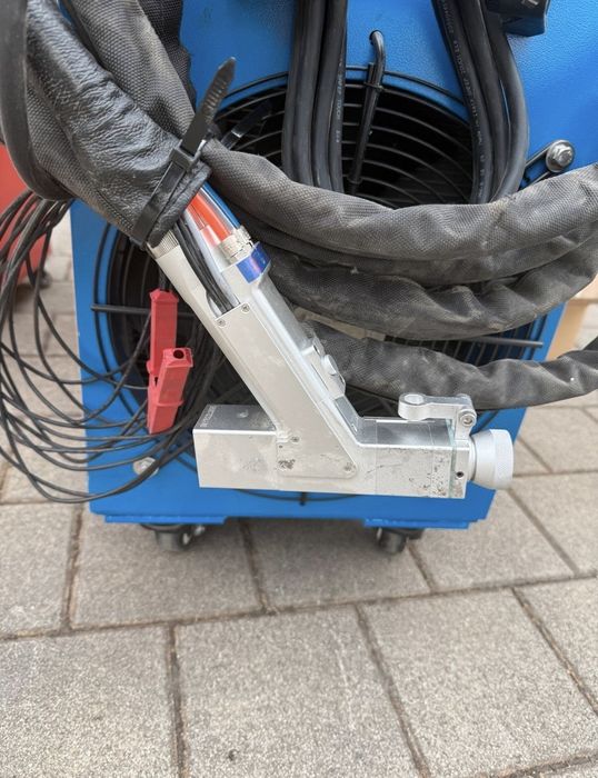 Лазерен заваръчен апарат за заваряване, рязане и почистване. Мобилен.