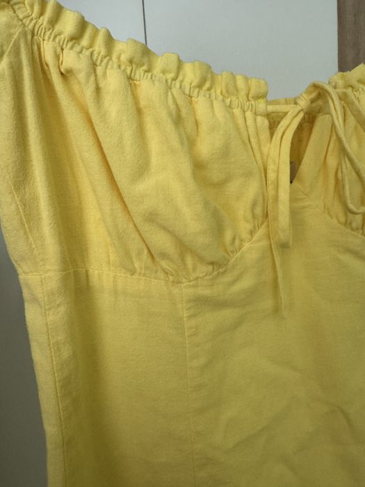 Жълта рокля Bershka