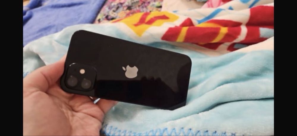 iPhone 12 в отличном состоянии