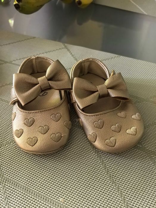 Детски обувки 6-12 М златисти за принцеси