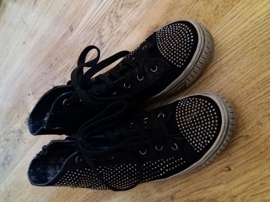 Дамски кецове