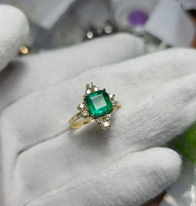 Inel aur galben 14K cu smarald natural Zambia & diamante – certificat