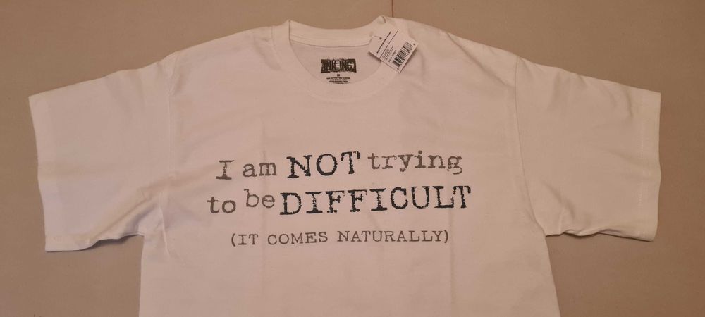 Tricou alb imprimat, nou cu eticheta