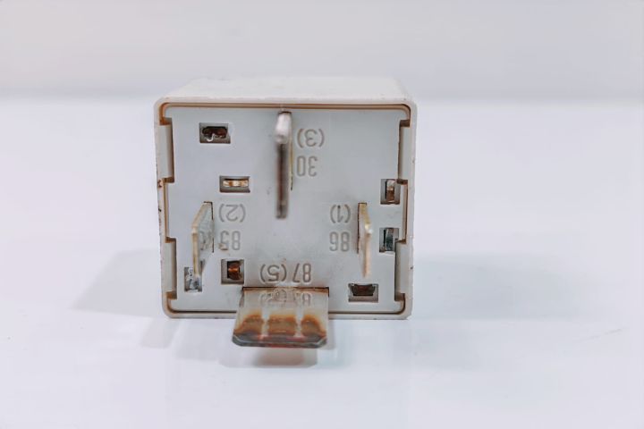 Releu   370 8D0951253 Audi A4 B7