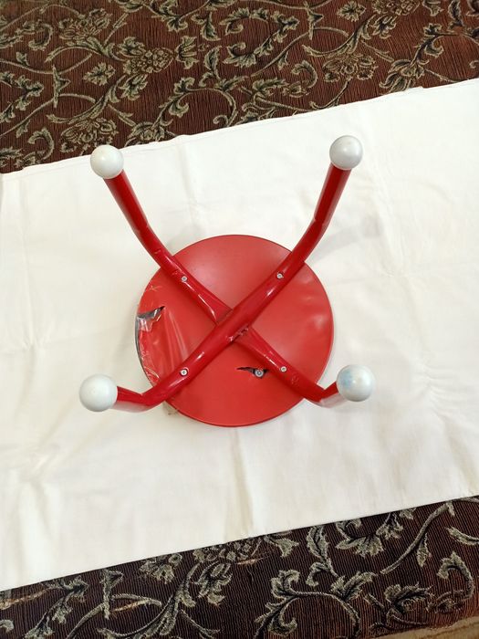 Детская табуретка с пищалкой