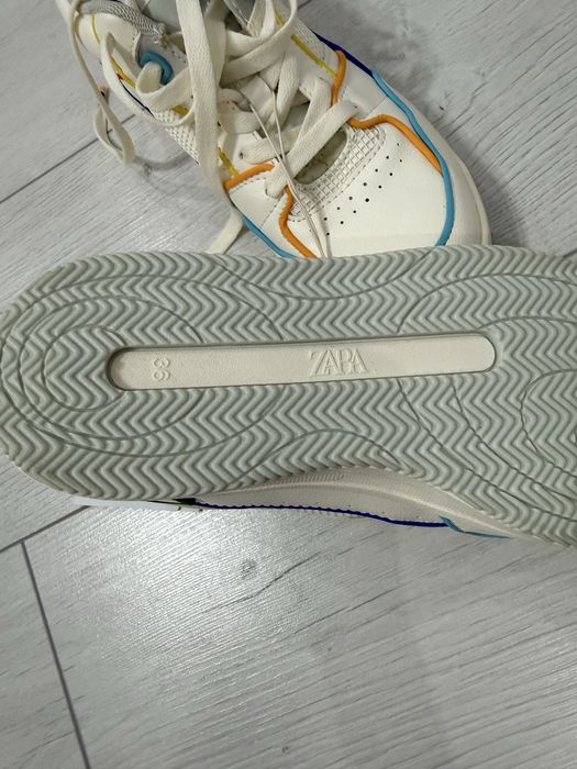 Продам кроссовки