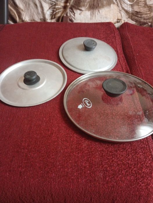 Крышки от маленьких кастрюль