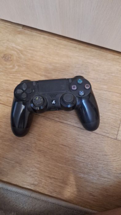 Playstation 4 slim и джойсткики