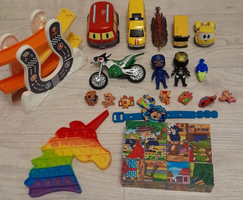 Машинки игрушки кубики