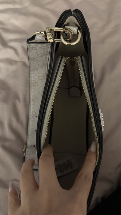 Сумка Guess белая