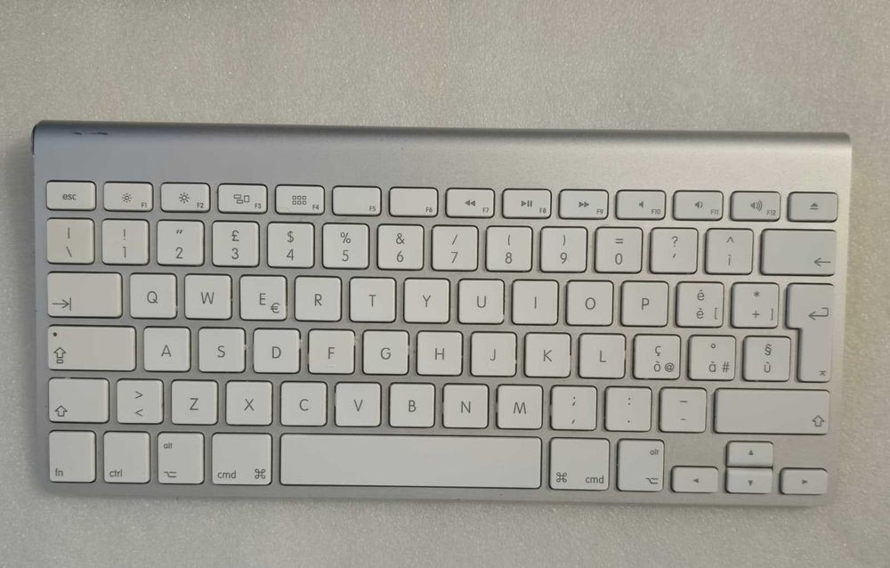 Tastatura Wireless Apple, Model A1314, Bluetooth, Aluminiu qwerty