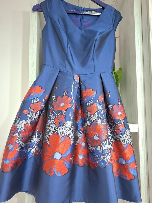 Rochie de ocazie din saten,  prevăzută cu jupa.  Nepurtata 36- 38