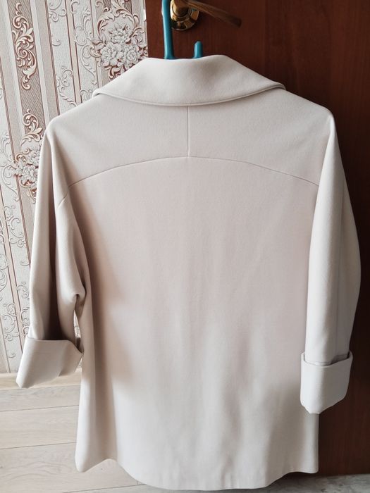 Продам женское полупальто.