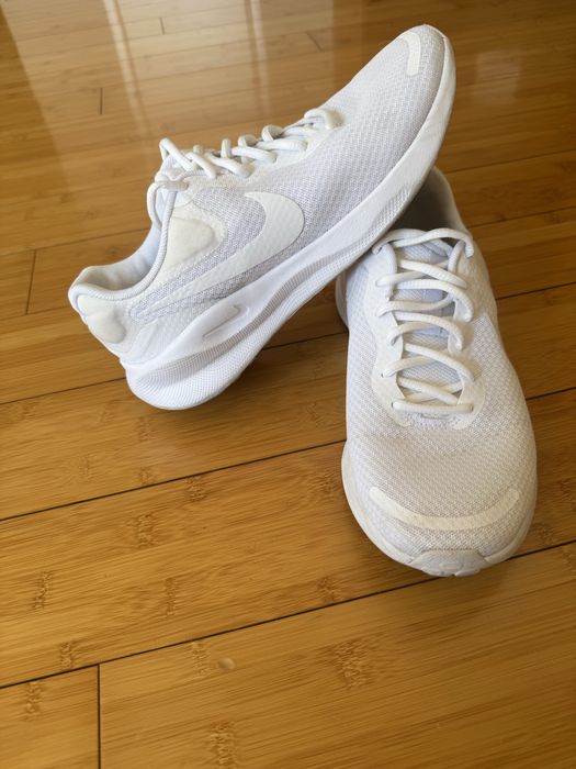 Маратонки Nike Revolution 7