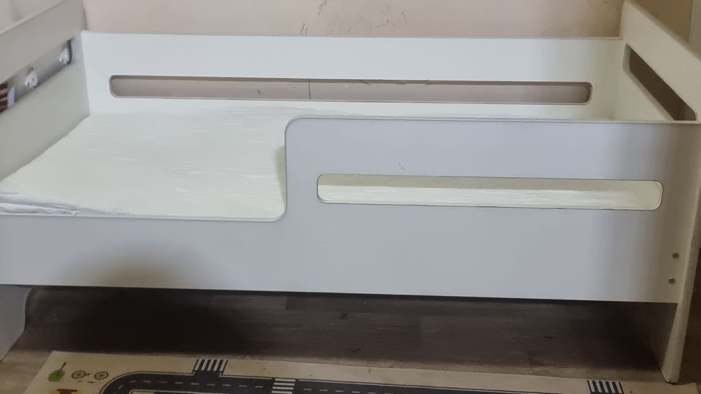 Продам детскую кроватку 160*80