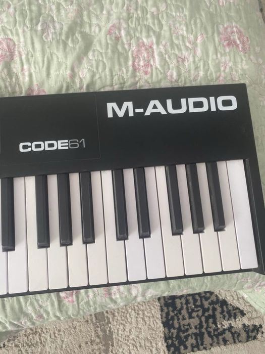 Midi клавиатура M-audio code 61