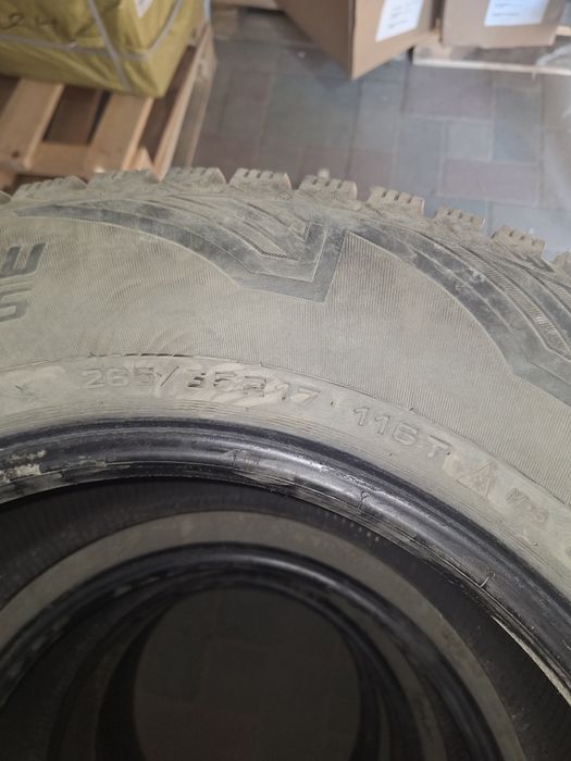 Продам комплект зимней резины 265/65 R17