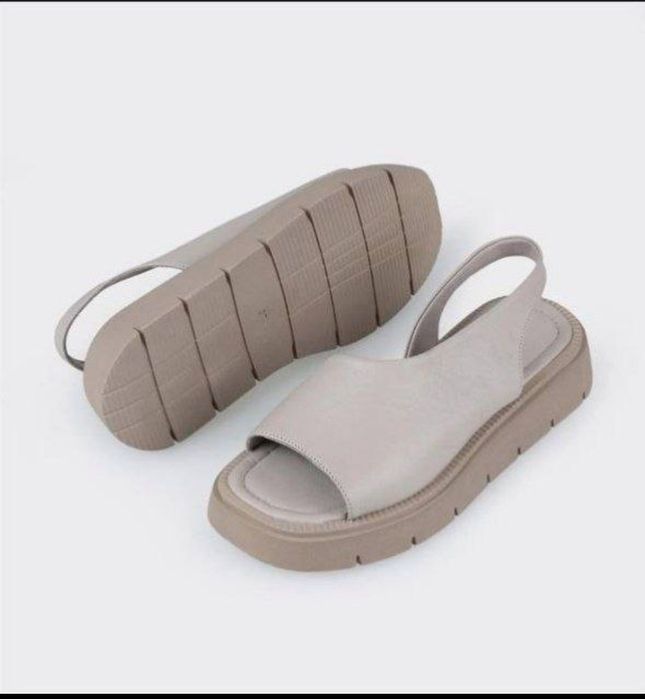 Женские босоножки