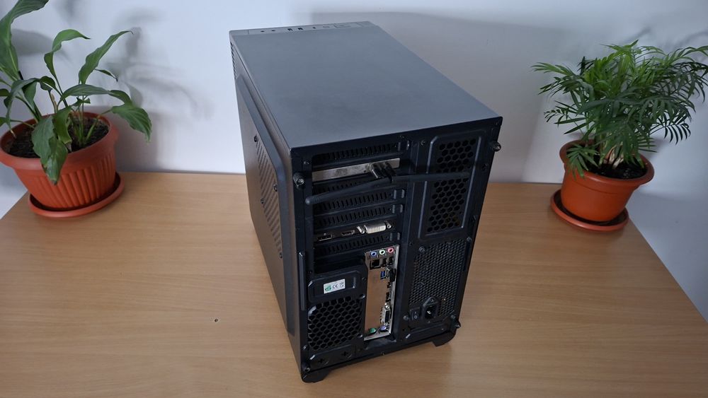 Vand Calculator cu monitor si tastatură