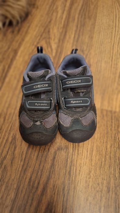 Продам детскую обувь